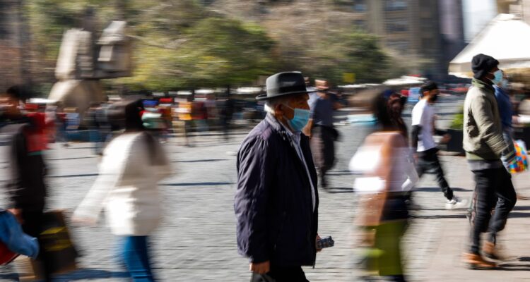 Banco Central remarca que inflación golpeó al poder adquisitivo y reitera posible recesión global