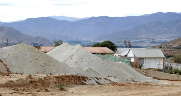 Habitantes de Quebrada de Talca advierten peligro por socavones: “es una verdadera angustia”