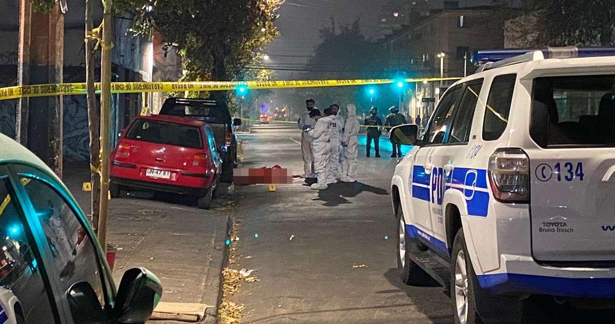 Hombre muere apuñalado mientras comía en un restaurante del barrio Franklin en Santiago