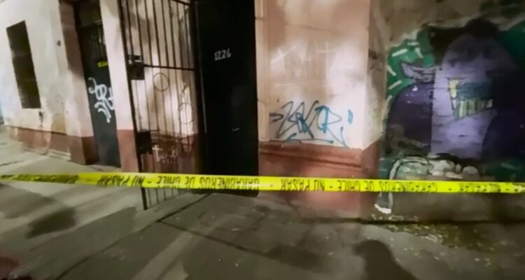 Detienen a hombre por agredir a su pareja y su hijastra en la RM: denuncia la hizo la niña de 7 años
