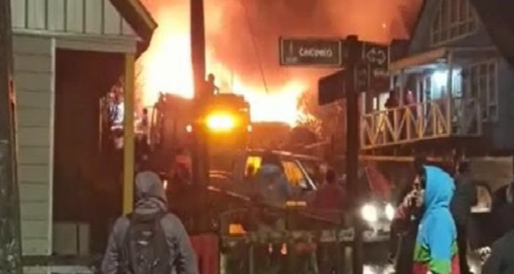 Incendio destruye vivienda en Dalcahue: deja a dos personas damnificadas