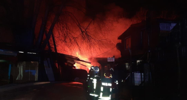 Incendio destruye cuatro casas en Concepción