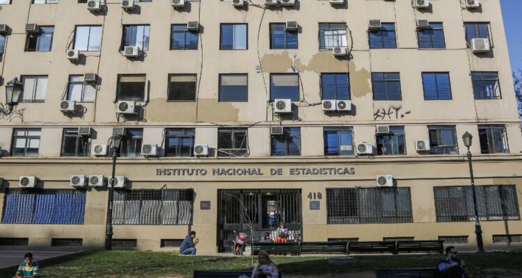 Trabajadores del INE acusan sobrecarga laboral y que por años tienen sueldos más bajos del Estado