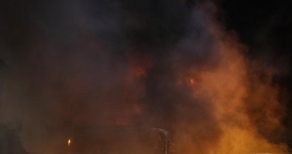 Grupo armado incendia furgón de trabajadores de central hidroeléctrica en Río Bueno