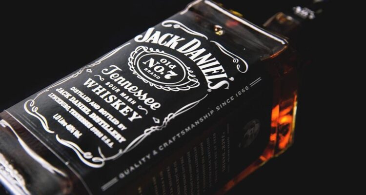 Coca Cola se asocia con Jack Daniel’s: lanzarán un cóctel en lata