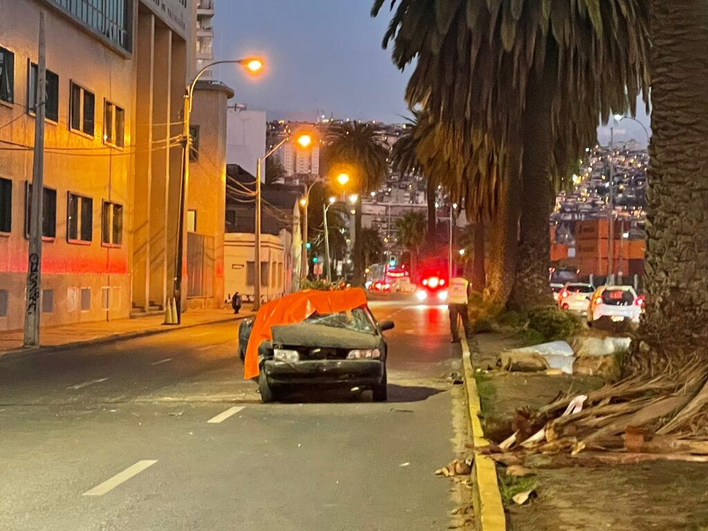Joven muere durante choque en Valparaíso.