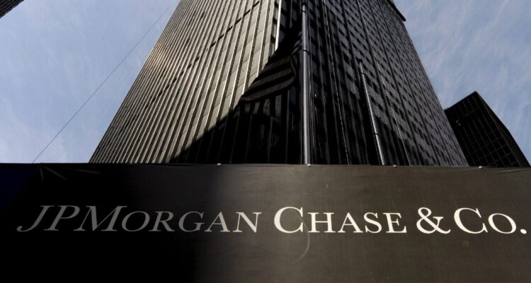 JP Morgan anuncia que cubrirá los viajes de sus empleadas a Estados que permitan el aborto legal