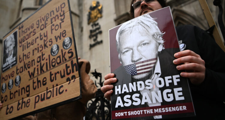 Protestas en favor de Julian Assange.