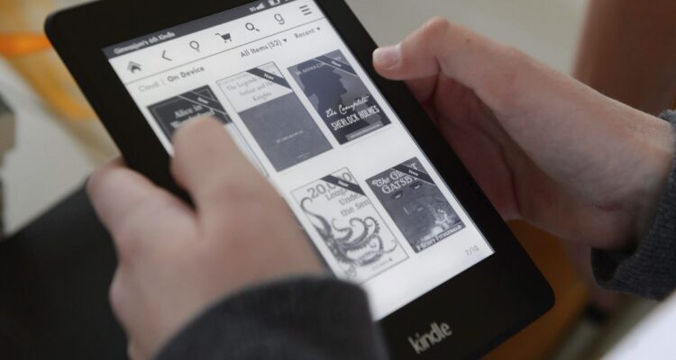 Otra tecnológica se va de China: Amazon anuncia medidas y retira el Kindle de ese país