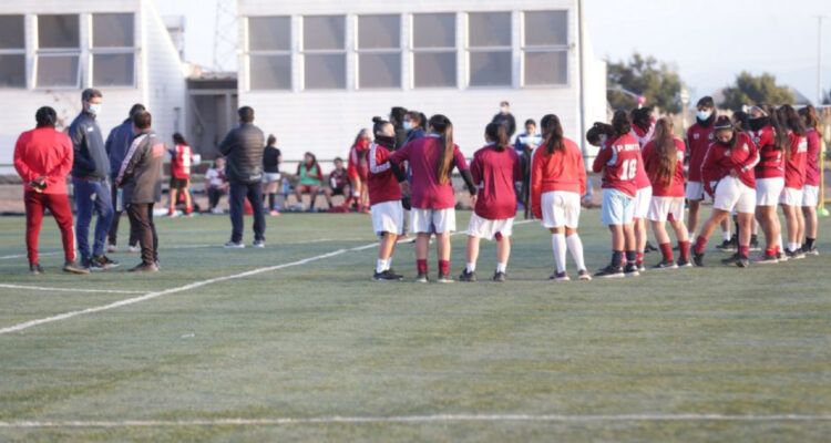 Gore entrega apoyo a plantel femenino de La Serena tras despido de arquera: citaron a reunión