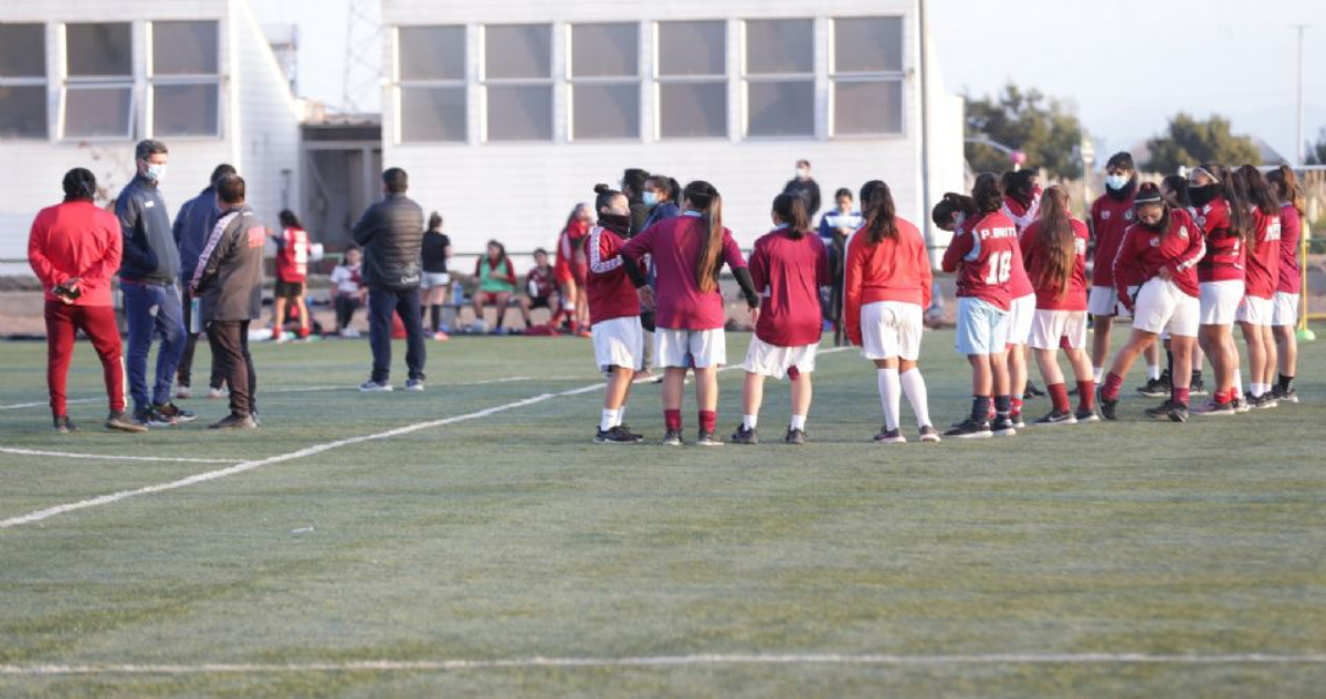 Gore entrega apoyo a plantel femenino de La Serena tras despido de arquera: citaron a reunión