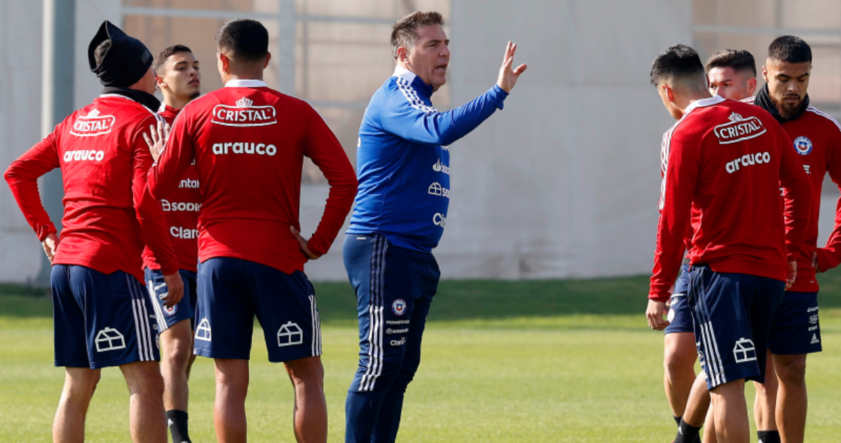 La Roja lamenta un caso de covid-19 en el “grupo de avanzada”.
