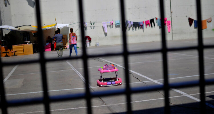 Gobierno impulsará Ley Sayén para que madres no cumplan sentencias en la cárcel