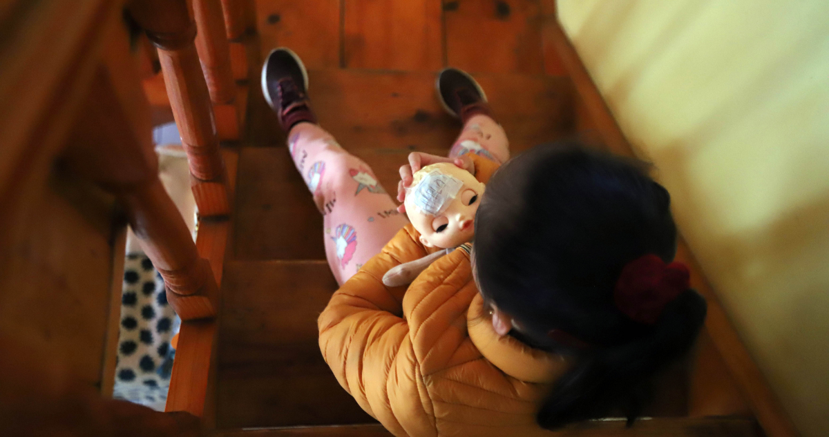 Madre consistió, colaboró y presenció las violaciones hacia su hija: pasará 12 años en cárcel