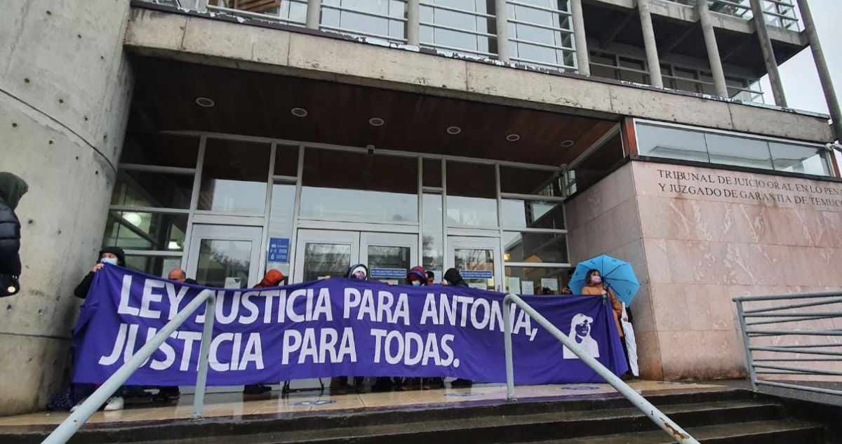 Manifestantes en juicio de Martín Pradenas