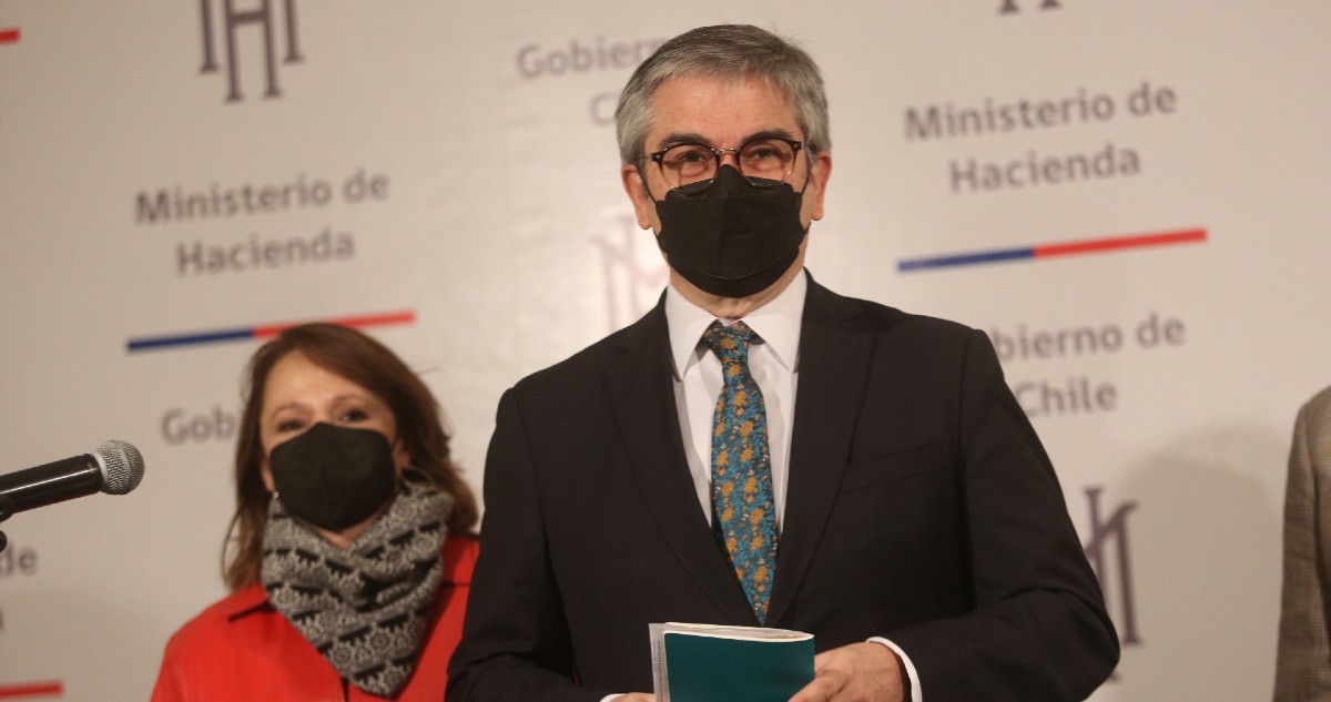 Gobierno resta importancia al paro de Codelco: “El impacto al Fisco es relativamente menor”