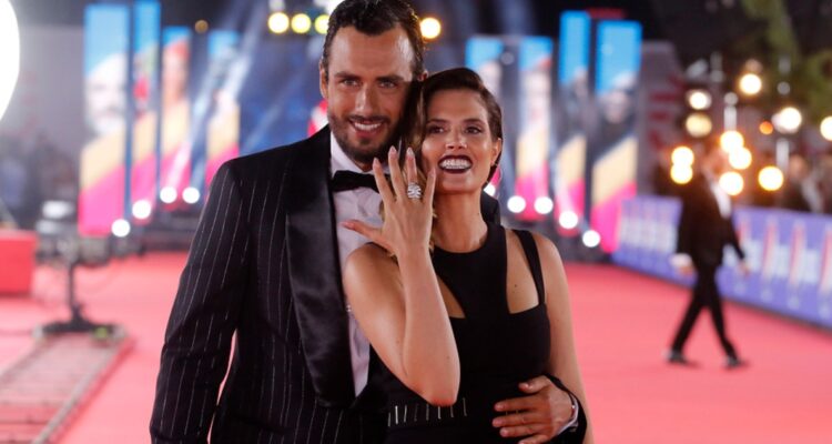 marcelo-marocchino-magui-benet-secasaron-italia-lucieron-blanco-paradisiaco-paisaje