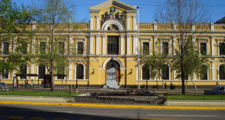 ¿Buscas un MBA? QS Ranking muestra a 4 universidades chilenas que lideran en Latinoamérica