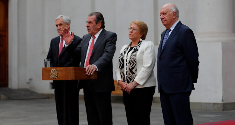 Michelle Bachelet y los otros expresidentes de Chile, de los cuales ninguno irá al cierre de la Convención