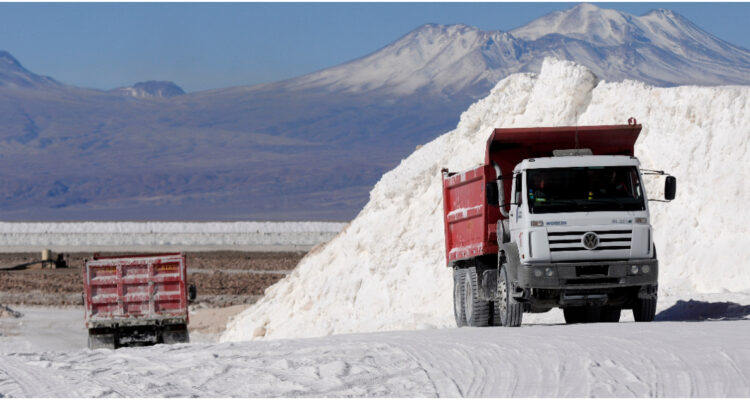 Fallida licitación de Piñera: Minería no descarta nuevas alianzas con privados para explotar litio