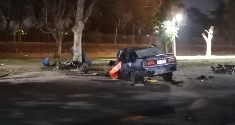 Mujer muere tras chocar con un árbol cuando huía de Carabineros en Lo Prado