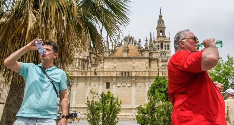 Ola de calor en España y Francia, con huelga de trabajadores de la basura