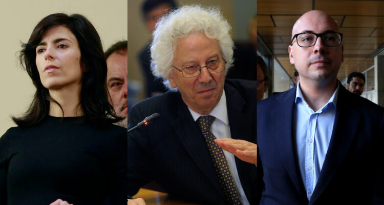 Paz Bascuñán mira seria en una seremonia. A su lado, nicolás López cuando fue formalizado y el juez Jorge Dahm.