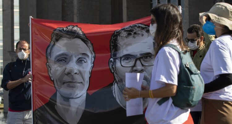 Protestas en búsqueda de respuestas por la desaparición del periodista y el indigenista en la Amazonía.