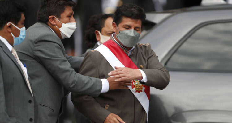 Perú presidente Pedro Castillo es interrogado en investigación por presunta corrupción