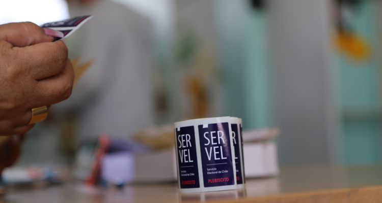 Proceso de votación en plebiscito de entrada