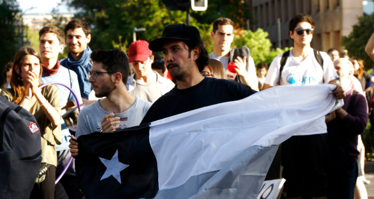 actor-hector-morales-en-marchas-estallido-social