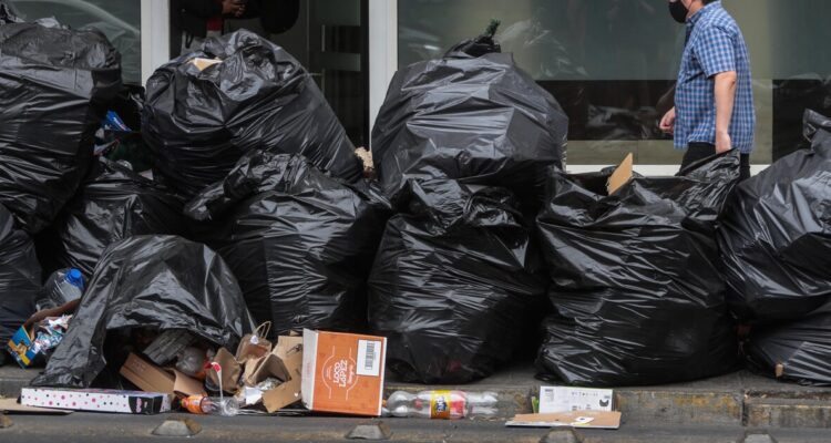 Foto contexto basura a relleno sanitario Laguna Verde de Los Ángeles