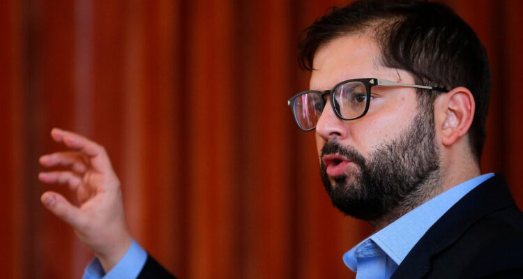 Encuesta Pulso Ciudadano asegura que Boric subió su aprobación