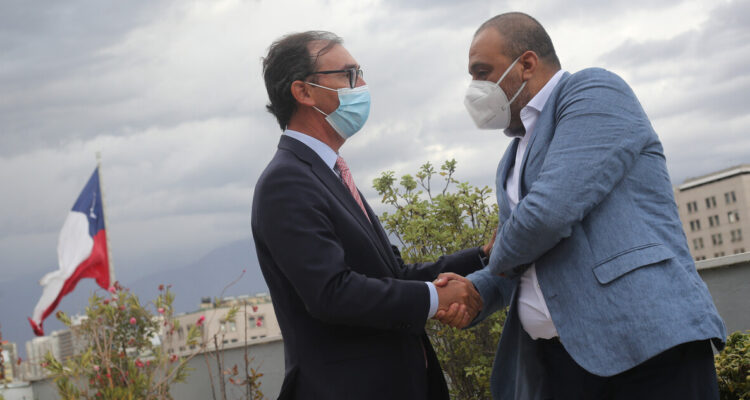 Foto contexto ex y actual ministro de Educación y vacaciones de invierno 2022