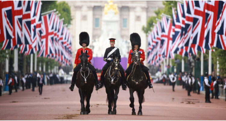 Reina Isabel II sufre “ciertas molestias” y no acudirá este viernes a los actos de su Jubileo