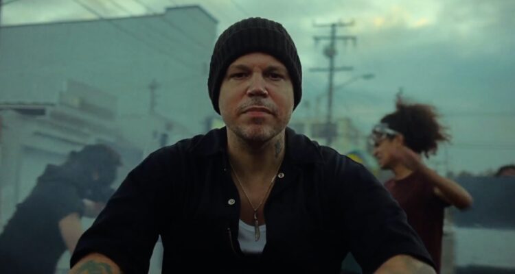 Residente gana premio en importante festival europeo por videoclip de “This is not America”
