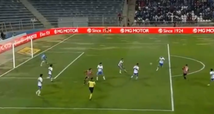 Golazo para Sao Paulo ante Universidad de Chile.