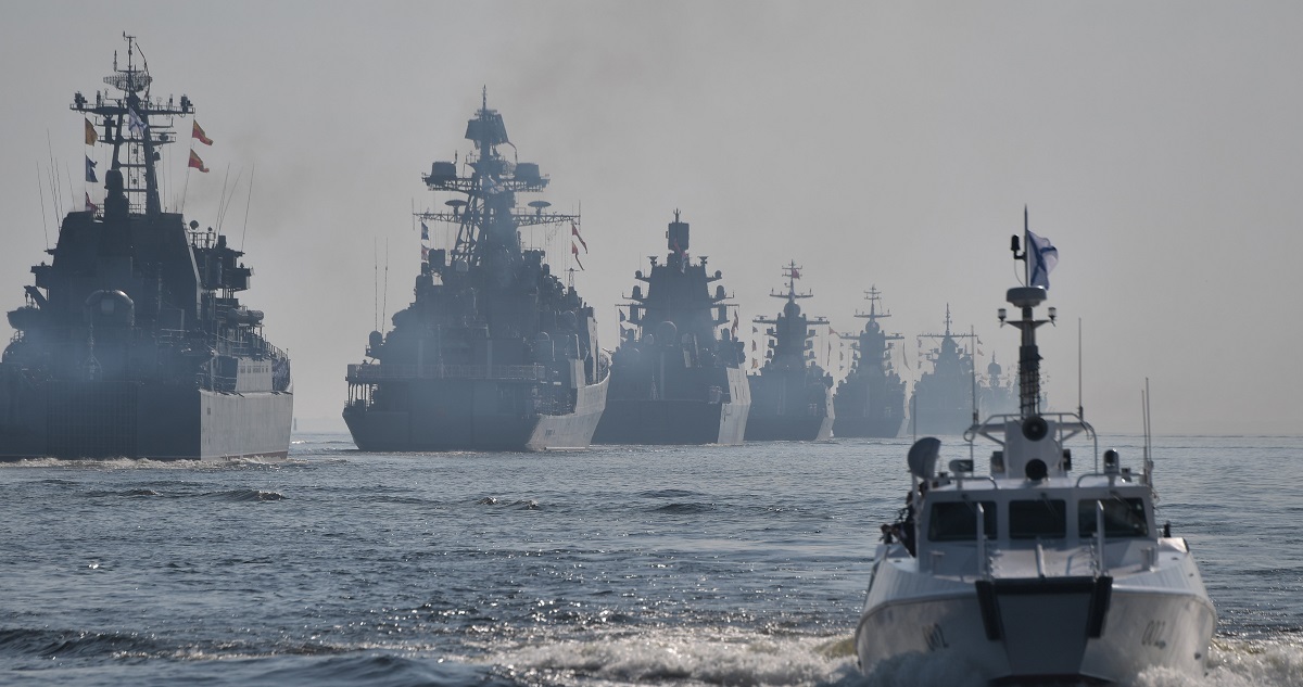 Navíos de guerra rusos en el mar Báltico.