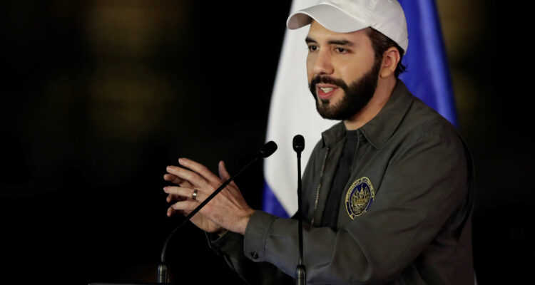 El 87% de salvadoreños aprueba gestión de Bukele en 3 años de gobierno, según encuesta