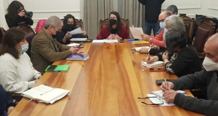 Acuerdo entre colegio de Profesores RM y Santiago