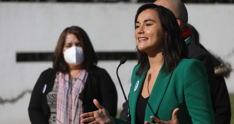 Vicepresidenta Siches llama a “deponer las armas” tras dichos de exlíder de la CAM