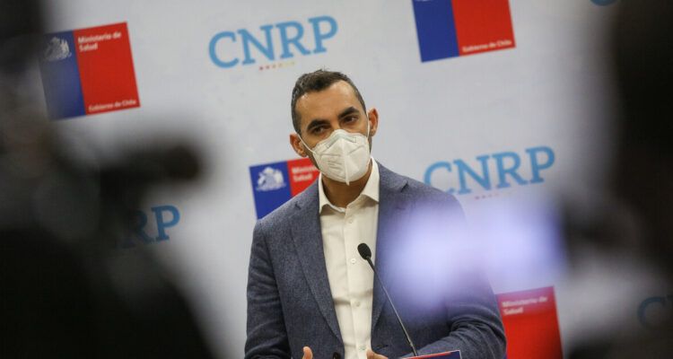 Minsal alista resolución para que tests de antígeno autoaplicados sirvan para tener licencia por covid