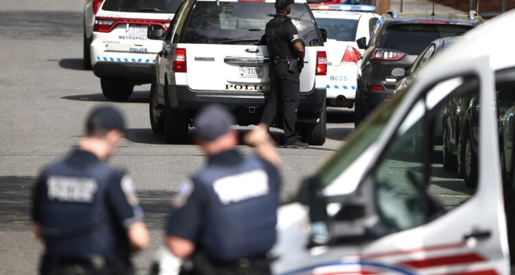 Tiroteo cerca de un concierto en la capital de EEUU deja un menor muerto y tres heridos