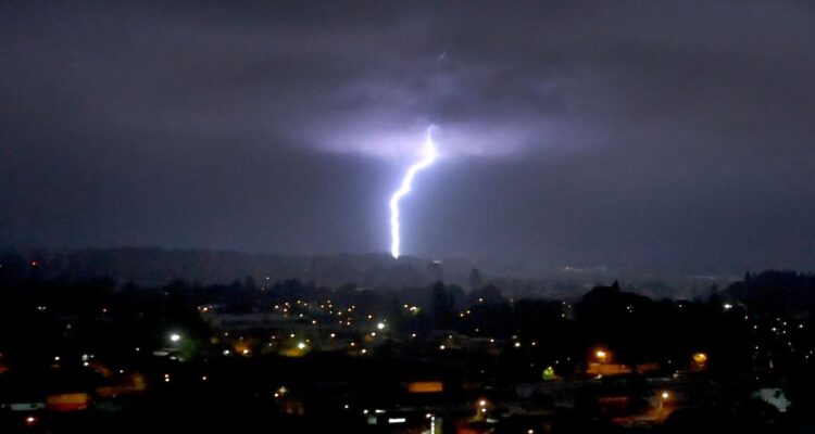 Avisan de posibles tormentas eléctricas en regiones de Coquimbo y Valparaíso