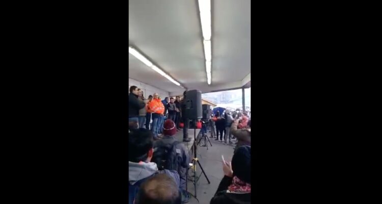 “Te tratamos como un caballero y nos vendiste”: Trabajador de Codelco trata de “poco hombre” a Boric