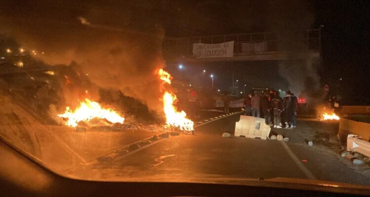 Trabajadores de Codelco se manifiestan en Ventanas