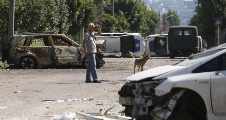 Ucrania denuncia bombardeos masivos de Rusia contra ciudad estratégica del Donbás