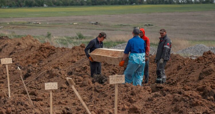 Entierro en Mariúpol