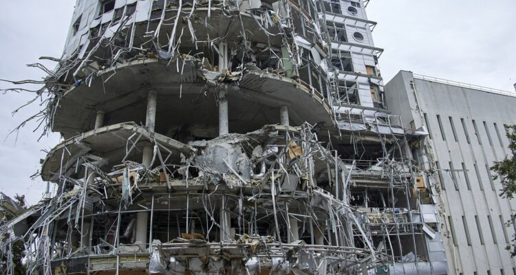 Destrucción de un edificio en Ucrania.