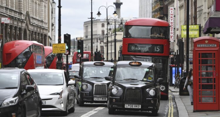 Más de 70 empresas de Reino Unido inician plan piloto de semana laboral de 4 días con mismo salario